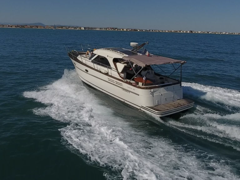 Noleggiare una Arcoa Mystic 39 a Bormes-les-Mimosas