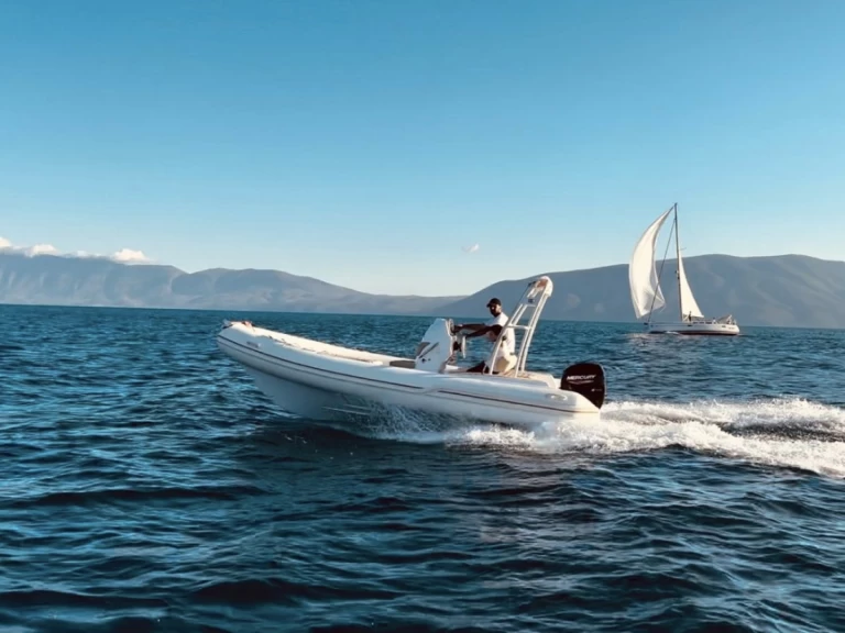 Noleggio Gommone con o senza skipper Eagle a Valona