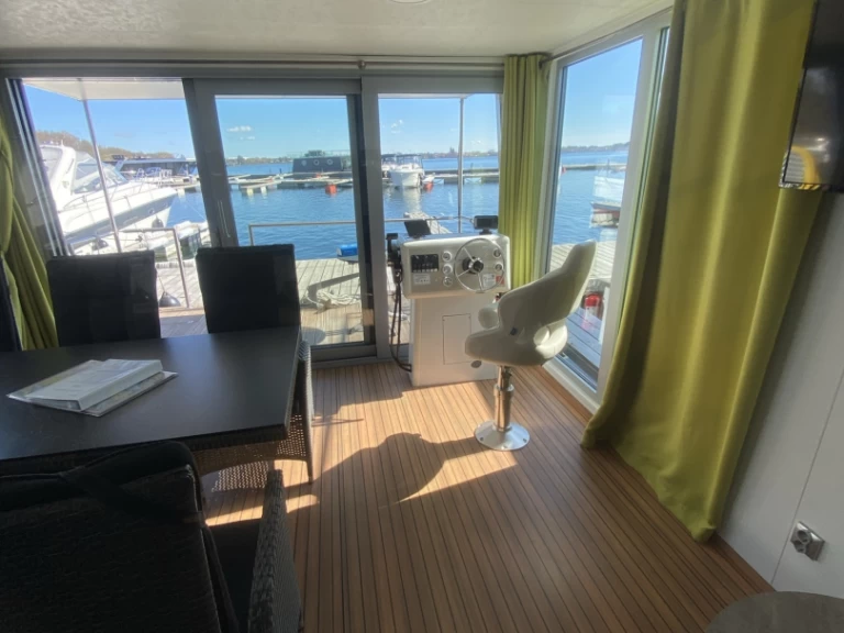 Noleggio Houseboat D13 con patente nautica