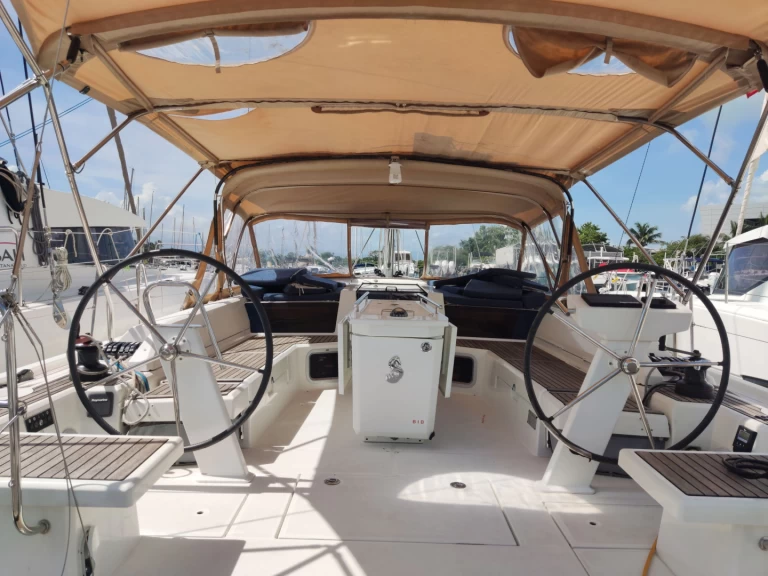 Noleggio barche Bénéteau Oceanis 51.1 a Le Marin su Samboat