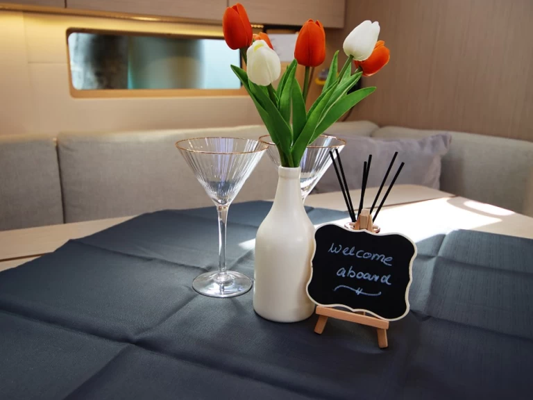 Barca a vela a noleggio a Rogosnizza al miglior prezzo