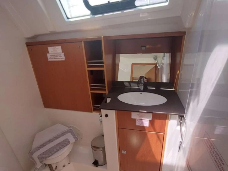 Bavaria Cruiser 41 da affittare a  Gouviá