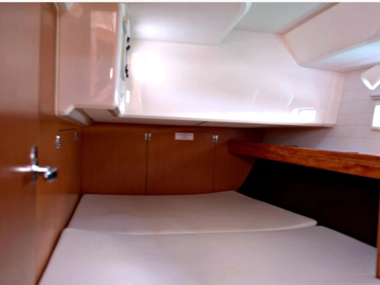 Barca a vela a noleggio a Gouviá al miglior prezzo