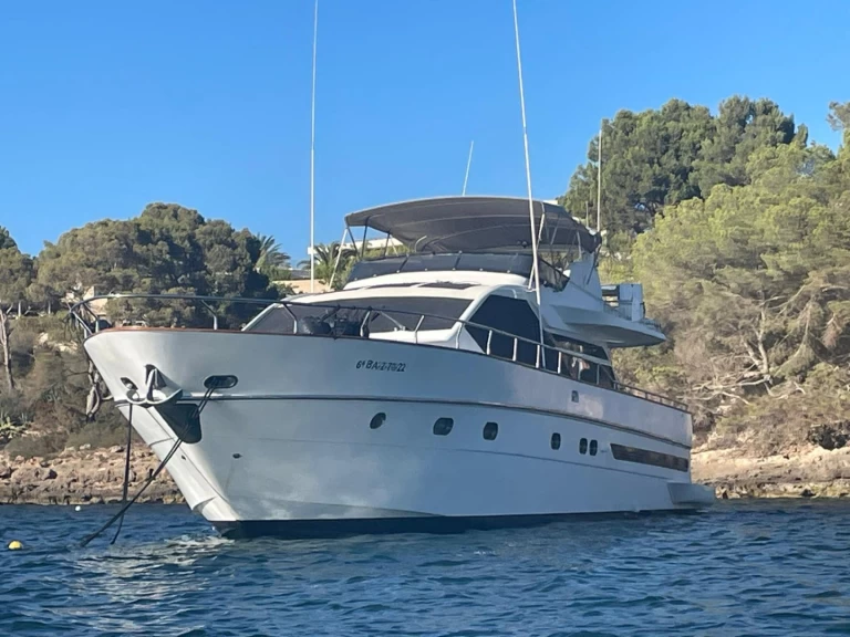 Noleggio Yacht di lusso Antago con patente nautica