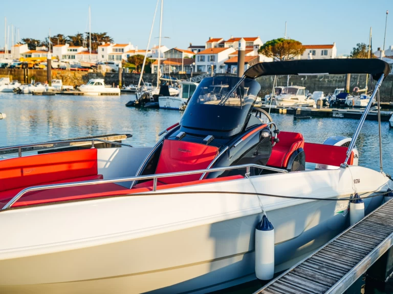Noleggio Barca a motore Prua al vento con patente nautica