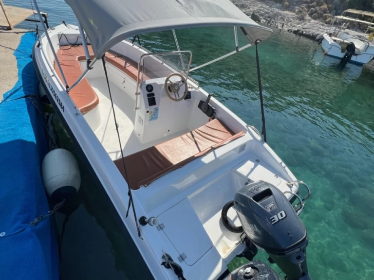 Noleggio Barca a motore Asso con patente nautica