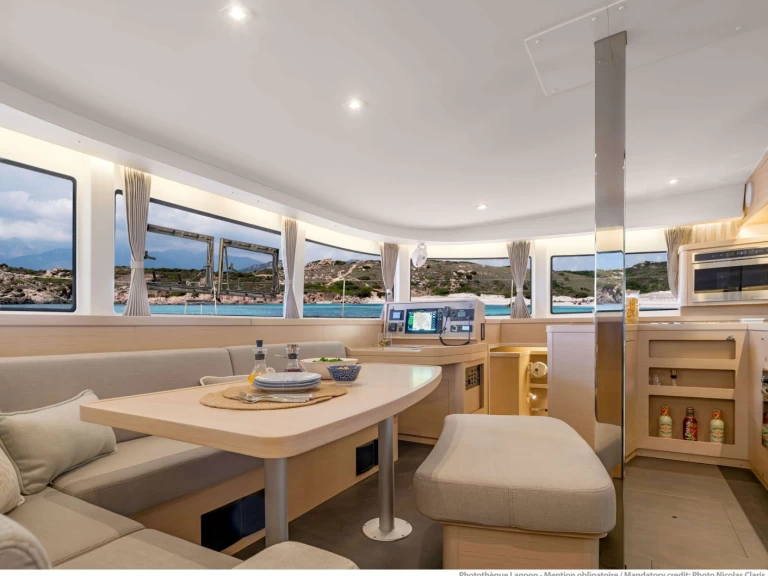 Yacht di lusso a noleggio a Pórto Chéli al miglior prezzo