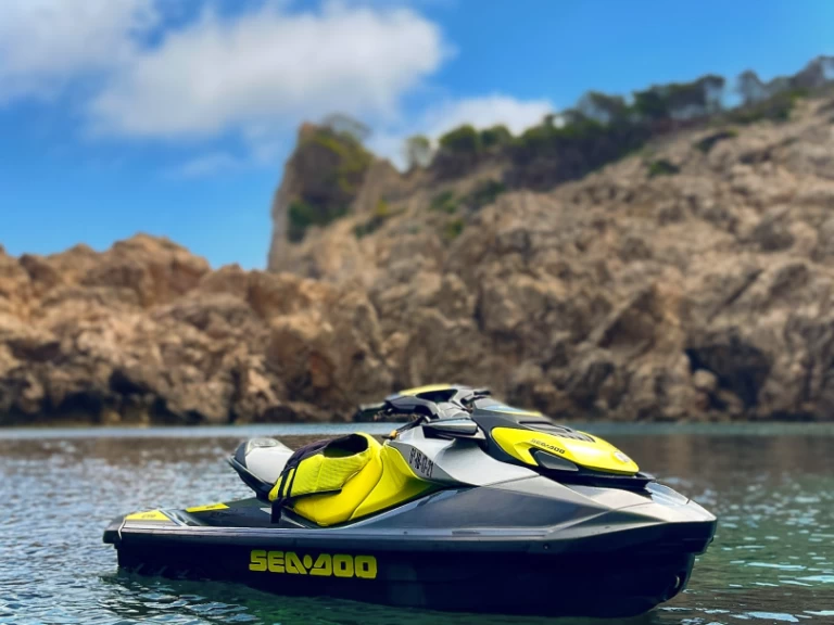 Moto d'acqua a noleggio a Cala Bona al miglior prezzo