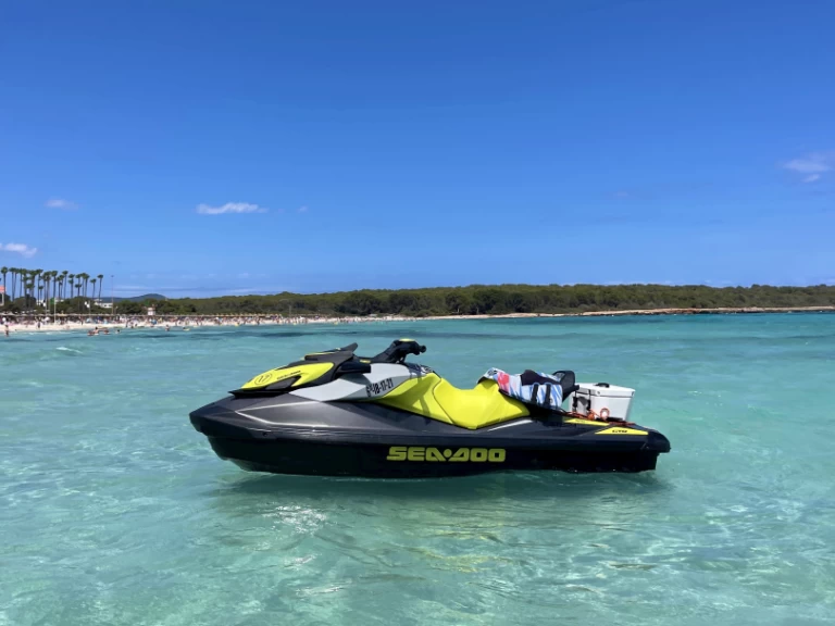 Noleggio barche Cala Bona economico SEADOO GTR 230