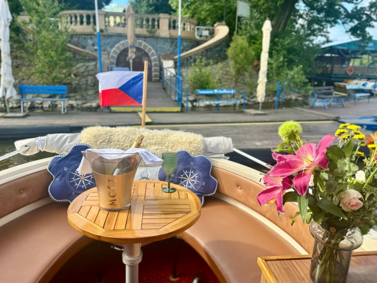 Noleggio Barca a motore a Prague – Joda 7500