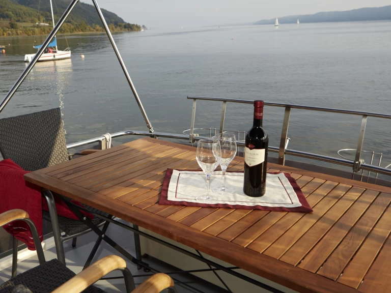 Noleggio Houseboat success con patente nautica