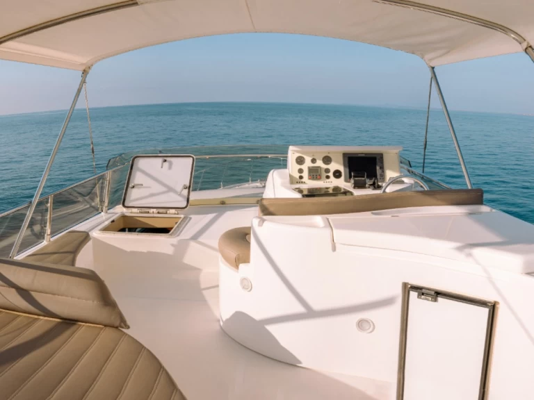 Noleggio barche Milazzo economico Ferretti 57