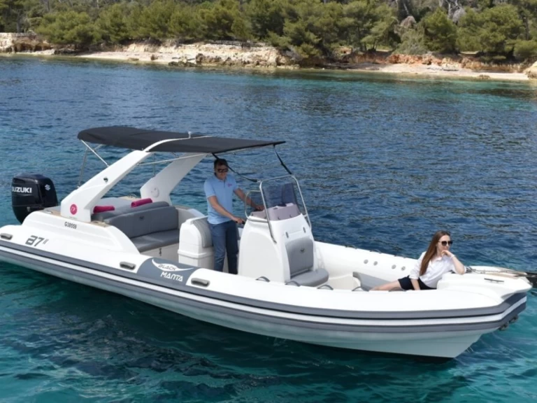 Noleggiare una Black Manta B7 a Juan-les-Pins