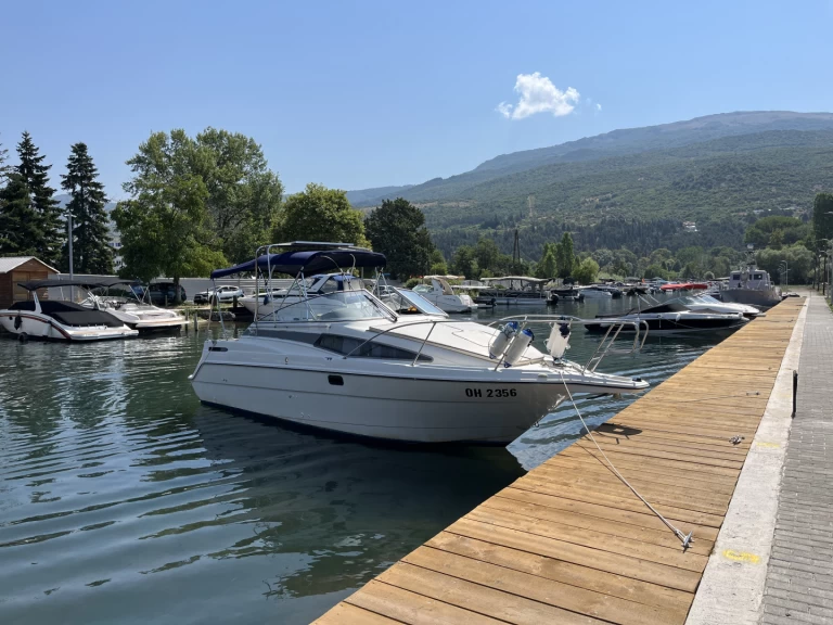 Noleggio Yacht di lusso Bayliner con patente nautica