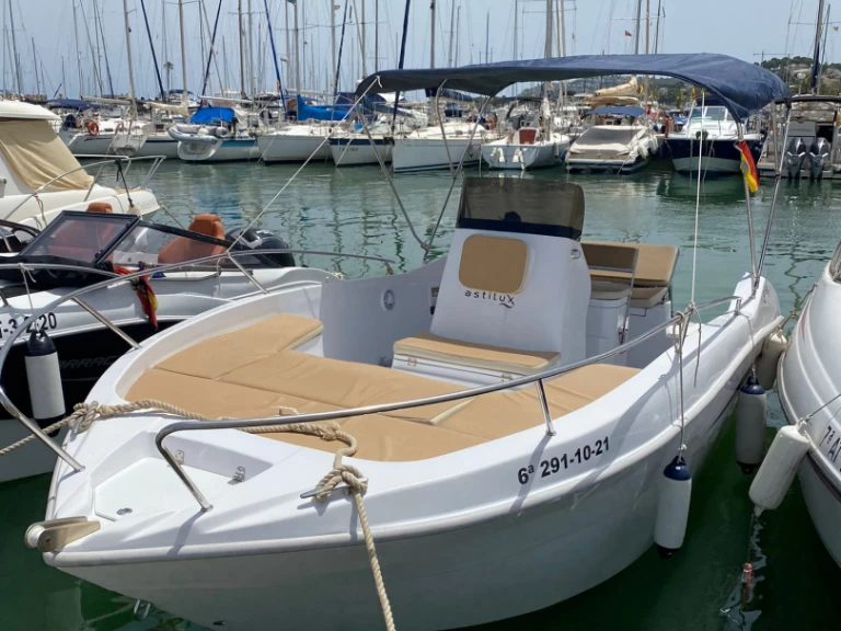 Noleggio Barca a motore a Valencia – Astilux Ax-600 Open