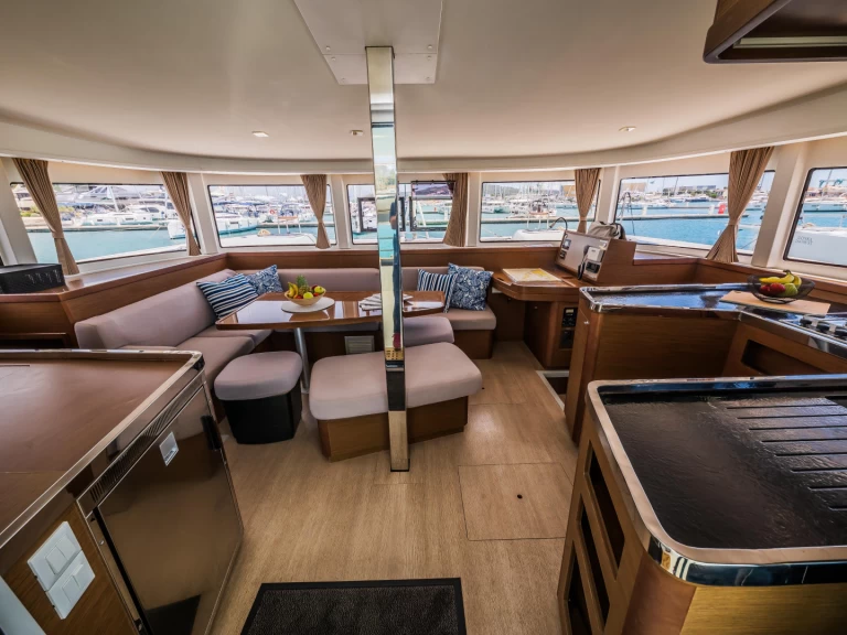 Noleggiare una Lagoon Lagoon 42 a Le Marin