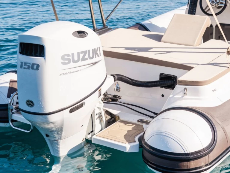 Gommone a noleggio a Torre Canne al miglior prezzo