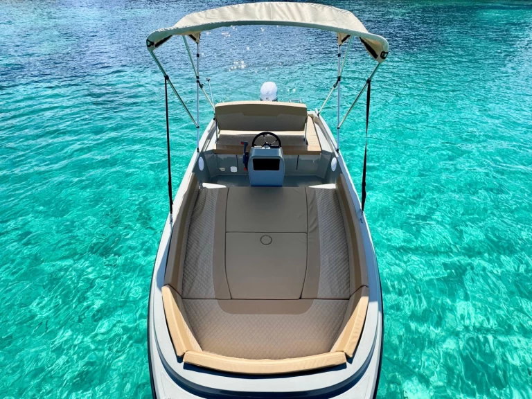 Noleggiare una Remus 515 a Sant Antoni de Portmany