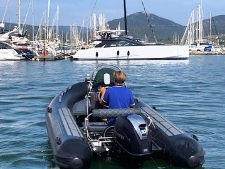 Noleggio barche 3D Tender 3D Tender 500 a Cogolin su Samboat