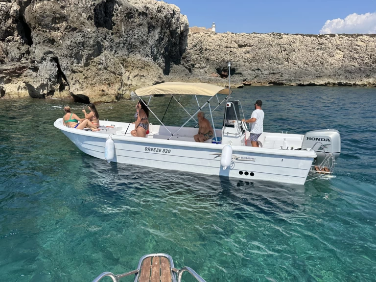 Noleggiare una Conero Breeze 820 a Marzamemi