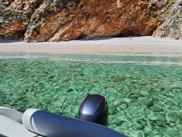 Barca a motore a noleggio a Vrbnik al miglior prezzo