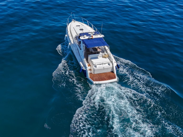Noleggio Barca a motore Sunseeker con patente nautica