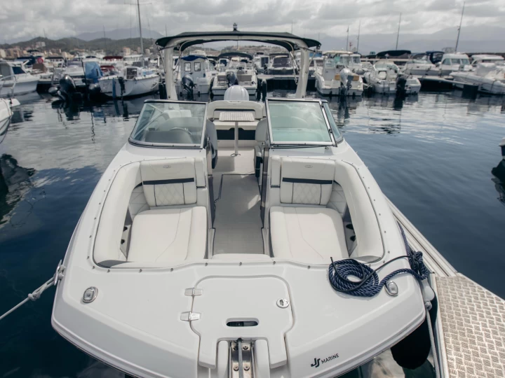 Noleggio Barca a motore Régal con patente nautica