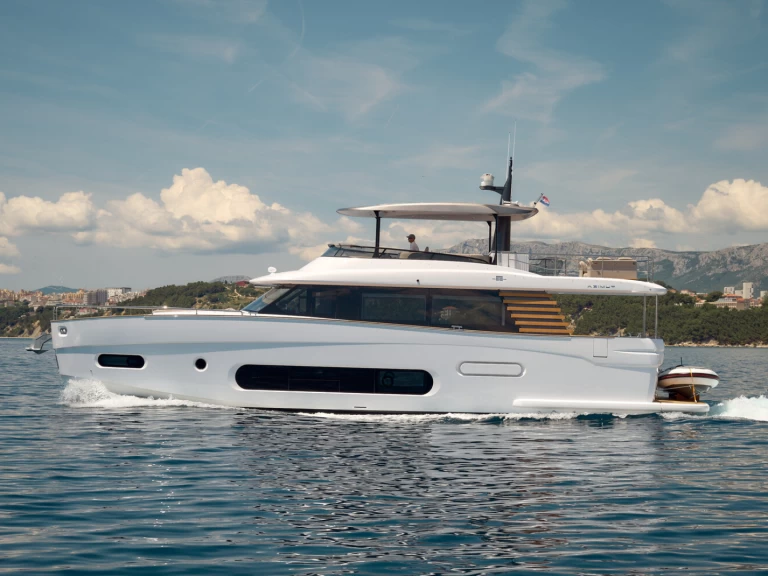 Noleggio barche Azimut Azimut Magellano 66 a Podstrana su Samboat