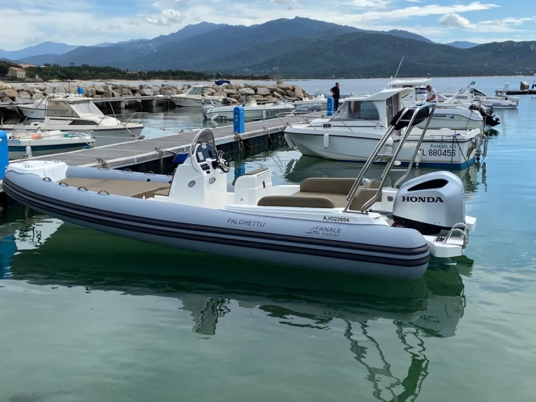 Gommone a noleggio a Porto Pollo al miglior prezzo