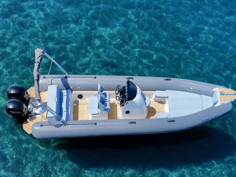 Noleggiare una Dromor Rid 300 hp (2 x 150 ) a Corfù