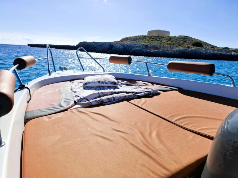 Noleggio Barca a motore Polyester Yacht con patente nautica