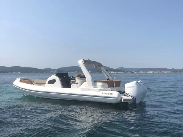 Noleggio a Port Grimaud – Zodiac Medline 9 su SamBoat