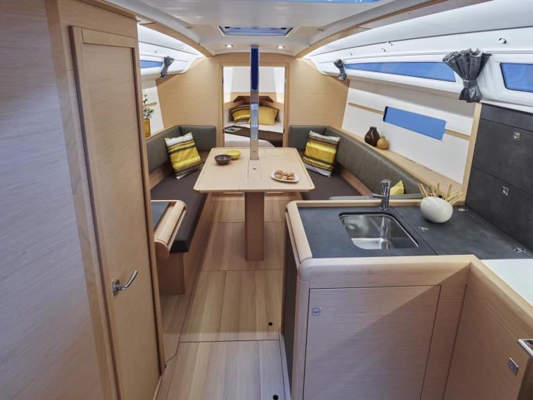 Noleggio barche Sitges economico Sun Odyssey 349