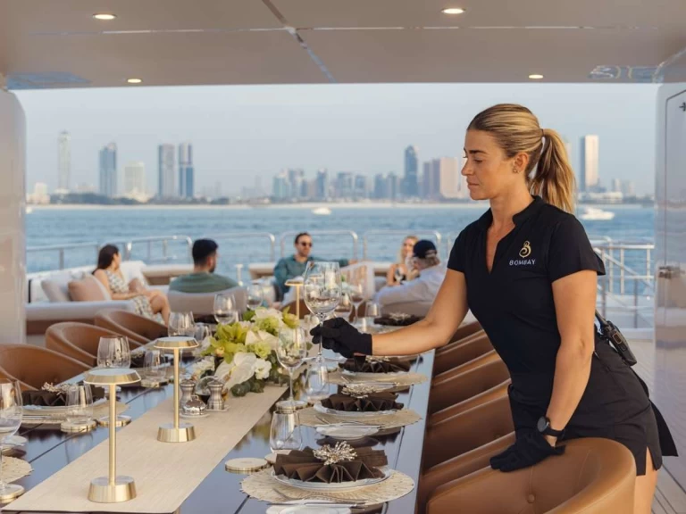 Noleggiare una Benetti BOMBAY a Dubai