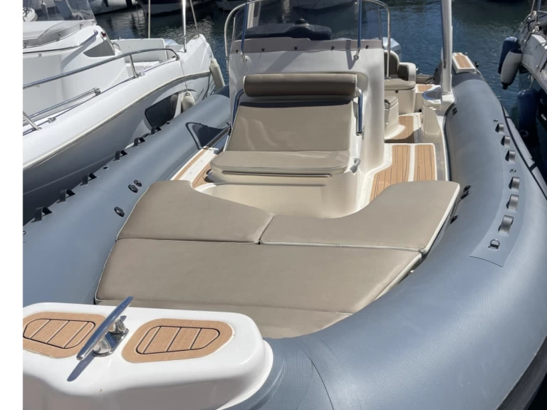 Noleggio Gommone Bwa con patente nautica