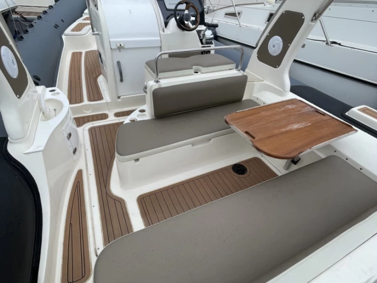 Noleggiare una Bwa BWA 29 a Hyères