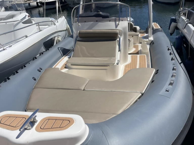 Noleggio Gommone Bwa con patente nautica