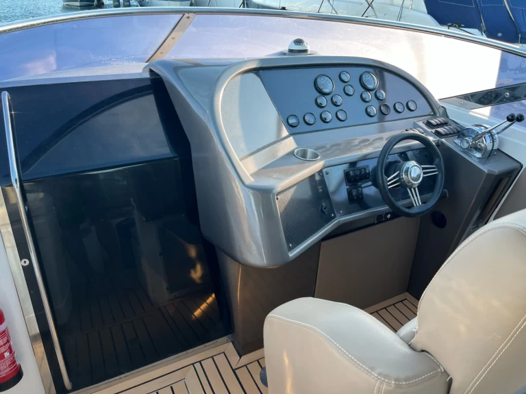 Noleggio Barca a motore a Ibiza Town – Sunseeker Thunderhawk 43