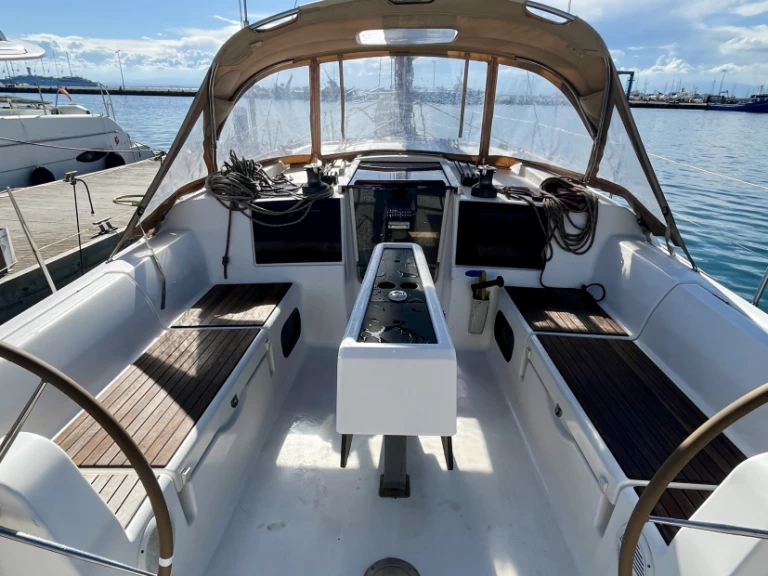 Noleggiare una Dufour Dufour 382 Grand Large a Roses