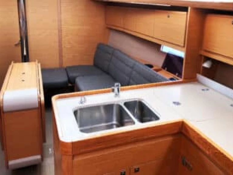 Barca a vela a noleggio a Toulon al miglior prezzo