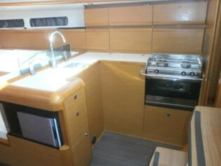 Noleggio Barca a vela Jeanneau con patente nautica