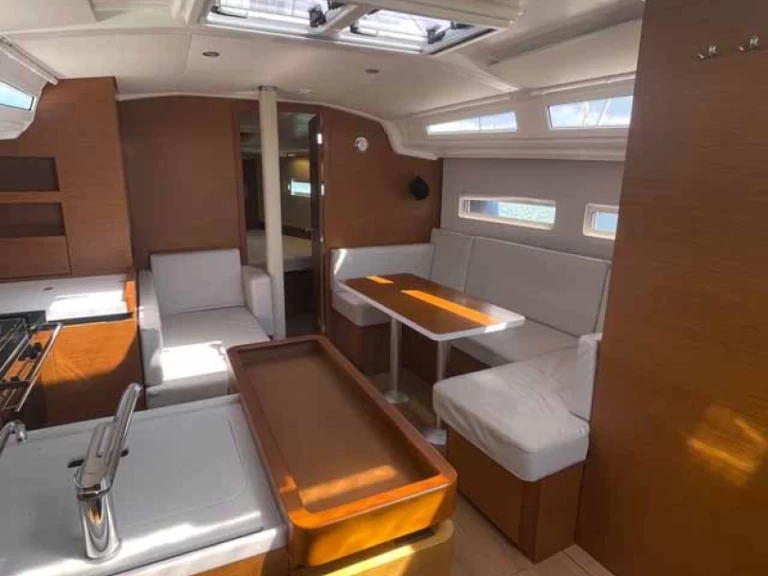 Barca a vela a noleggio a Golfo Aranci al miglior prezzo