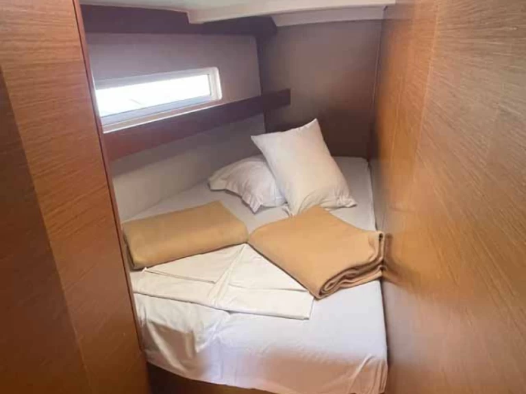 Jeanneau Sun Odyssey 440 da affittare a  Golfo Aranci