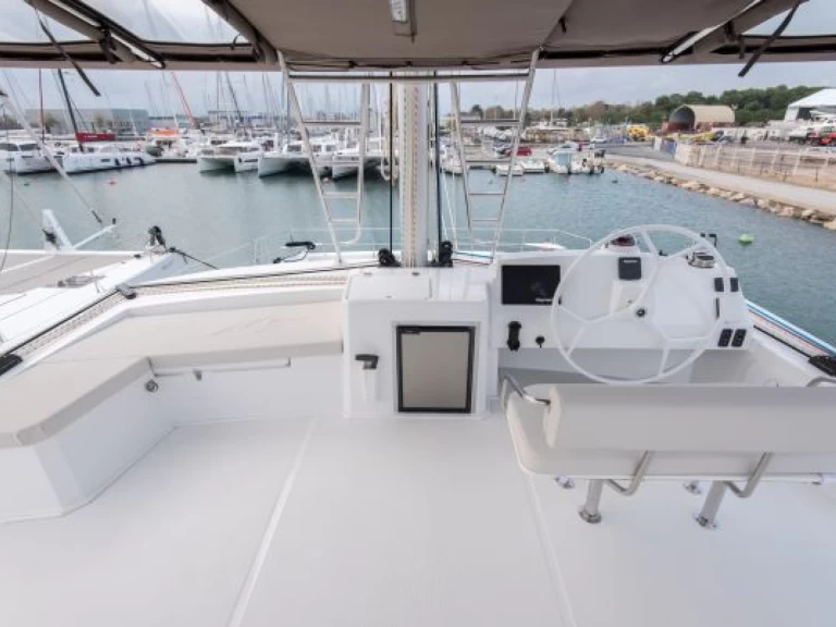 Noleggio Catamarano Bali con patente nautica