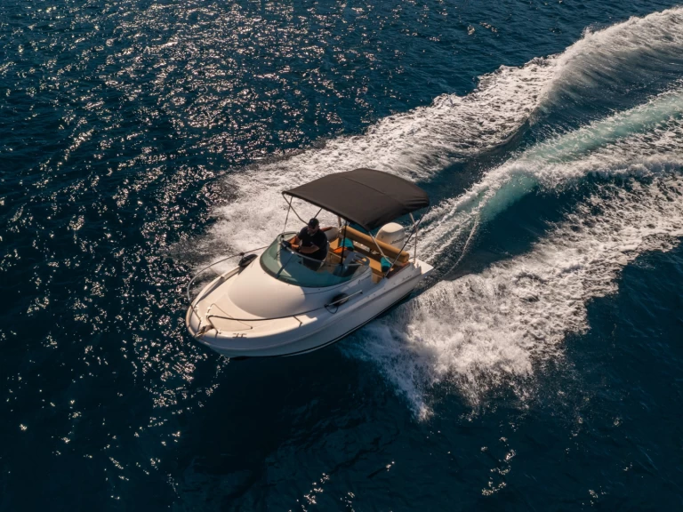 Noleggio Barca a motore Jeanneau con patente nautica