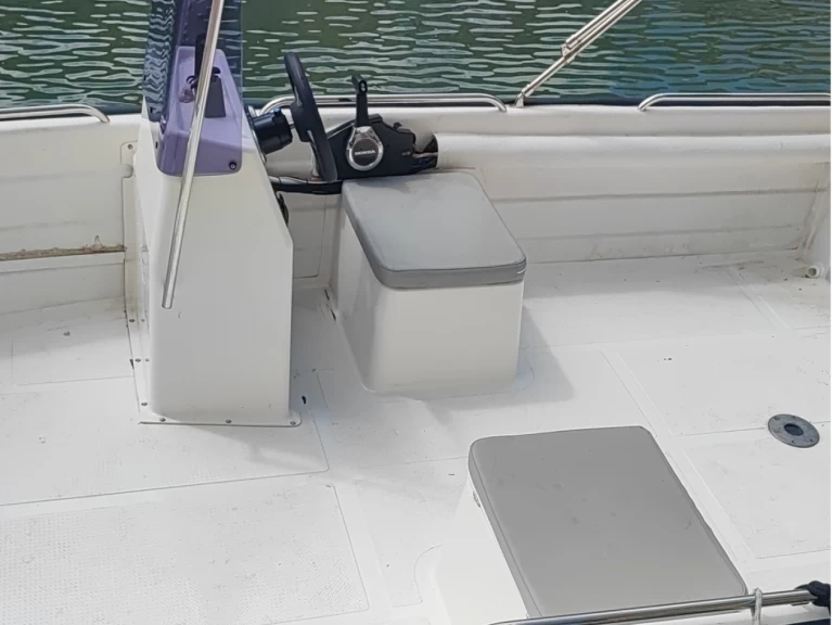 Noleggiare una Grand Boats N585 a Port Saplaya