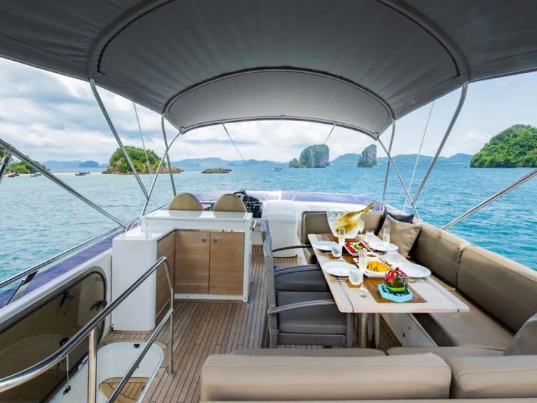 Yacht di lusso a noleggio a Ao Po al miglior prezzo