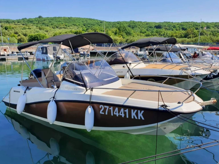 Noleggio barche Quicksilver Activ 605 Sundeck a Empuriabrava su Samboat
