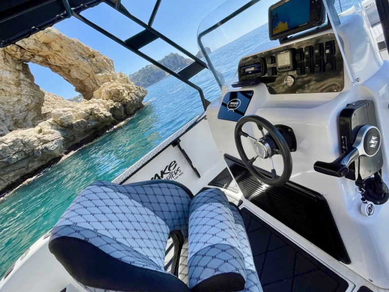 Barca a motore a noleggio a Dénia al miglior prezzo