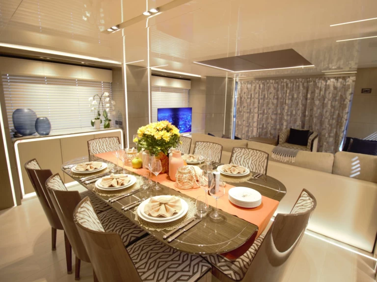 Noleggio Yacht di lusso Custom con patente nautica